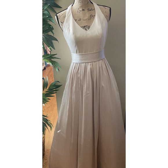 | White by Vera Wang | Halter V-Neck Bridesmaids Dress with Sash - Size 0 - Picture 5 of 13